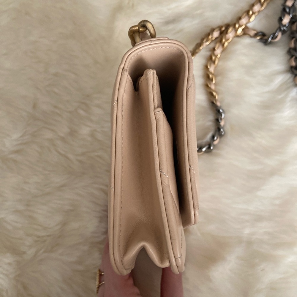 Chanel 19 WOC Wallet on Chain - Picture 9 of 16